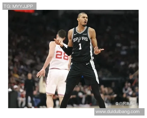 马刺与热火激战正酣篮球直播精彩瞬间回顾与分析